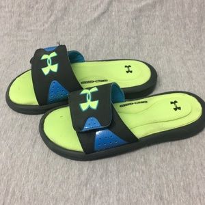 Unisex under armour kids sz 2 slides